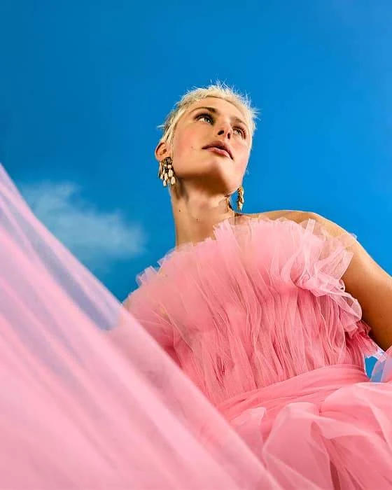 Crisp, colorful portrait of a person showing off the details in their outfit.