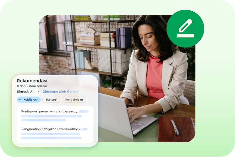 Seorang perempuan sedang bekerja di laptop dengan rekomendasi yang didukung AI dari Gemini di layar, yang menampilkan kebijakan dan ekstensi.